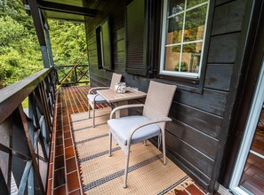 Apartment (Standard One Bedroom Apartment with T) | Balcony