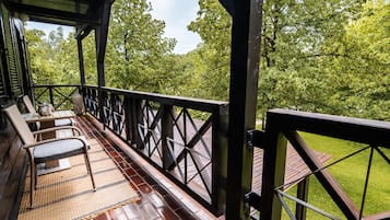 Apartment (Standard One Bedroom Apartment with T) | Balcony