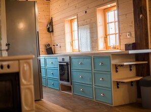 Talo (Two Bedroom Holiday Home with Sauna) | Yksityinen keittiö | Jääkaappi