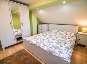 House (One Bedroom Holiday Home with Terrace) | 1 bedroom, cots/infant beds