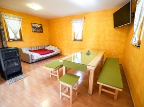 Private kitchen - Golden Horizon Holiday Home With Terrace and Garden (Brežice)