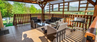 Golden Horizon Holiday Home With Terrace and Garden