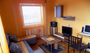 Apartment (One Bedroom Apartment) | Living room - Comfortable Zreče Apartment With Playground and Private Parking, Ideal for Families (Zrece)