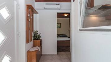 Apartment (One Bedroom Apartment) | Lobby