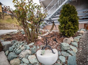 อพาร์ทเมนท์ (Two Bedroom Apartment with Balcony) | บริเวณภา�ยนอก