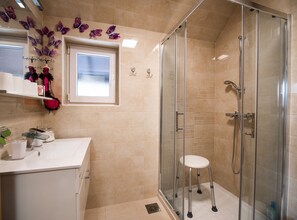 Apartment (Two Bedroom Apartment with Balcony) | Bathroom