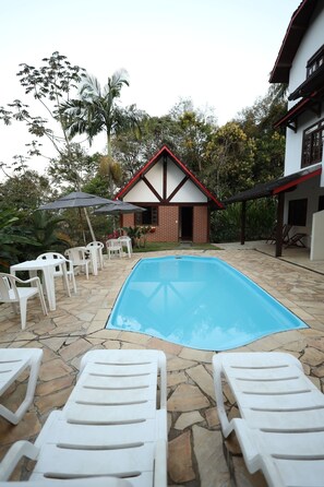 Outdoor pool - POUSADA VIKING PENEDO (Itatiaia)