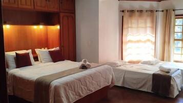Design-Doppelzimmer, Blick auf den Innenhof | 1 Schlafzimmer, Allergikerbettwaren, kostenloses WLAN, Bettwäsche