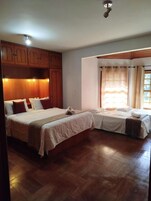 Design Double Room, Courtyard View | Hypo-allergenic bedding available, WiFi (free), bed sheets