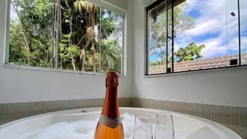 Honeymoon Room | Hypo-allergenic bedding, free WiFi, bed sheets