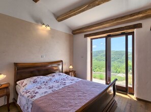 4 bedrooms, cots/infant beds, free WiFi - Authentic Villa Banić (Buzet)