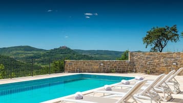 Villa (Four Bedroom Villa With Pool) | Außenpool