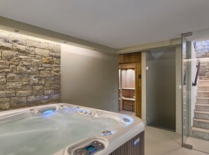 Huvila (Four Bedroom Villa With Pool) | Ulkoporeallas