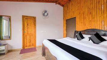 Luxury Villa, Mountain View | 3 bedrooms, desk, laptop workspace, soundproofing