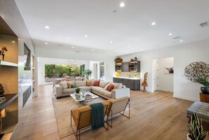 Smart-tv och eldstad