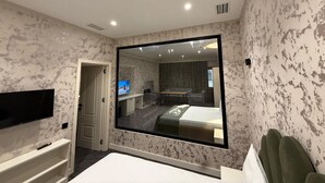 Family Suite, Balcony | In-room safe, desk, blackout drapes, soundproofing - Montinn Premier Hotel (Baku)