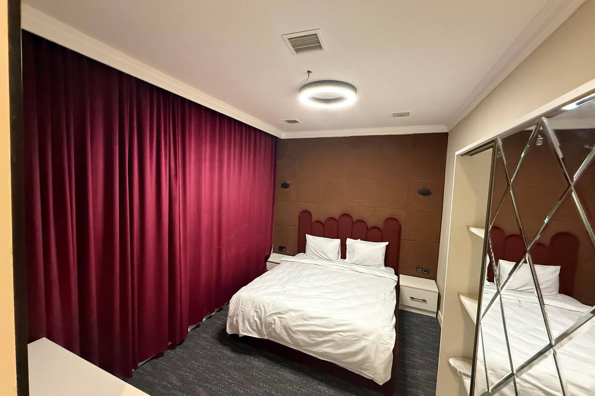Luxury-Doppelzimmer, Balkon | 1 Schlafzimmer, Zimmersafe, Schreibtisch, Verdunkelungsvorhänge
