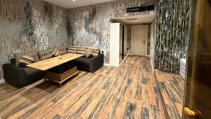 Luxury Double Room, Balcony | Living area - Montinn Premier Hotel (Baku)