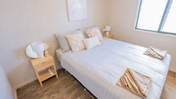 2 bedrooms, iron/ironing board, WiFi, bed sheets