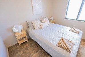 2 habitaciones, tabla de planchar con plancha, wifi y ropa de cama