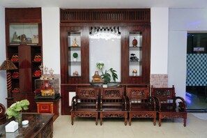 Living area - Grand Mohaga Hotel (Medan)