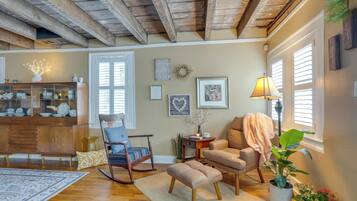 House (2 Bedrooms) | Interior