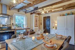 Interior - Walk to Beach: Historical Fredericksburg Home (Fredericksburg)