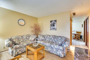 Apartment (2 Bedrooms) | Front of property - 2 Mi to Kansas State Fairgrounds: Cozy Apartment! (Hutchinson)