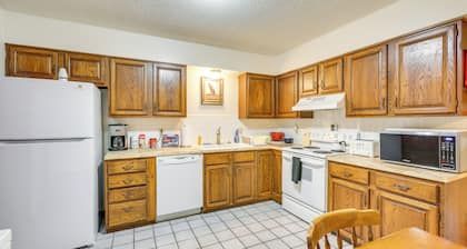 5 Mi to Hutchinson Attractions: Cozy Apt