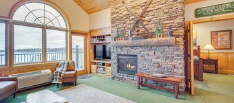 Pool & Lake Access: Northern Lakes Retreat!