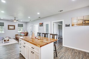 House (2 Bedrooms) | Interior