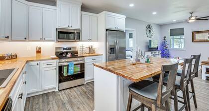 Lake Fork Cabin w/ Boat Launch & Fishing Pier