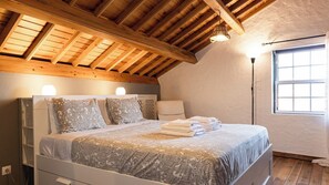 1 dormitorio, tabla de planchar con plancha, cuna de viaje y wifi gratis