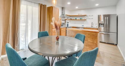 Chic Farmhouse, 3Mi to Lake-pet Friendly & Golfing
