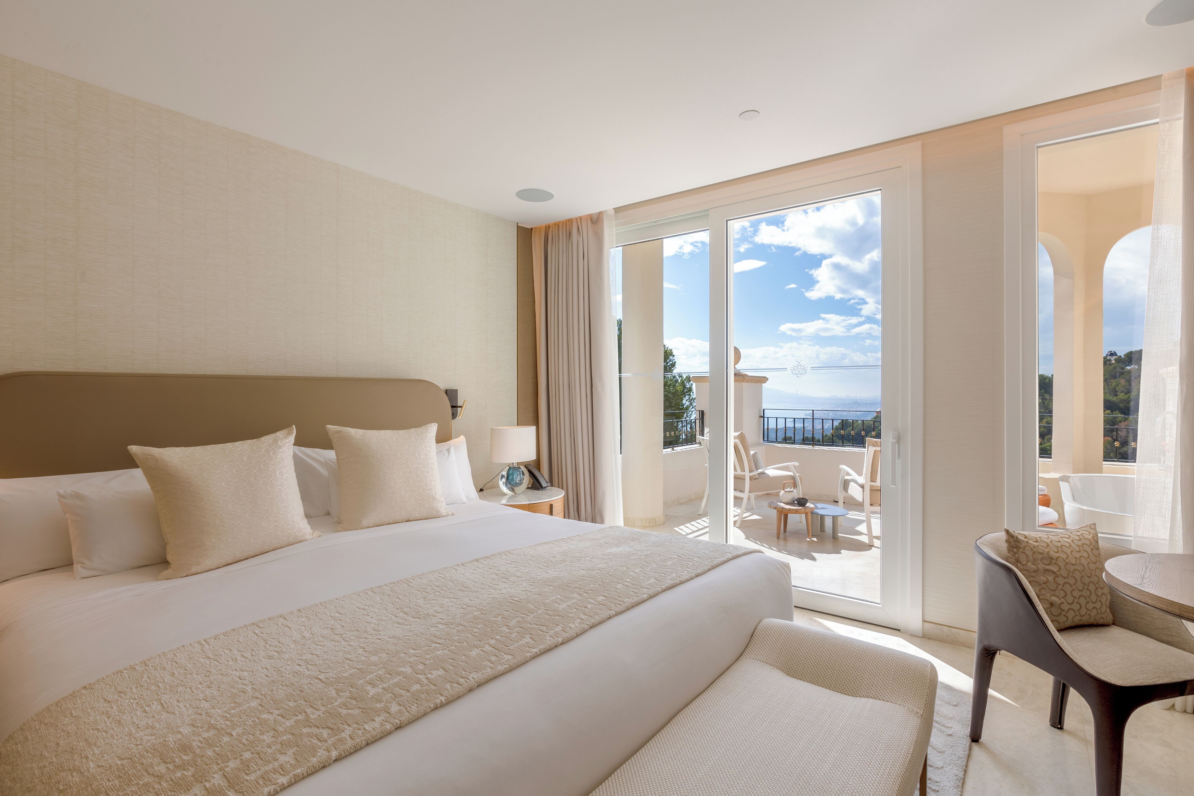 Suite, 2 slaapkamers | Uitzicht vanaf balkon