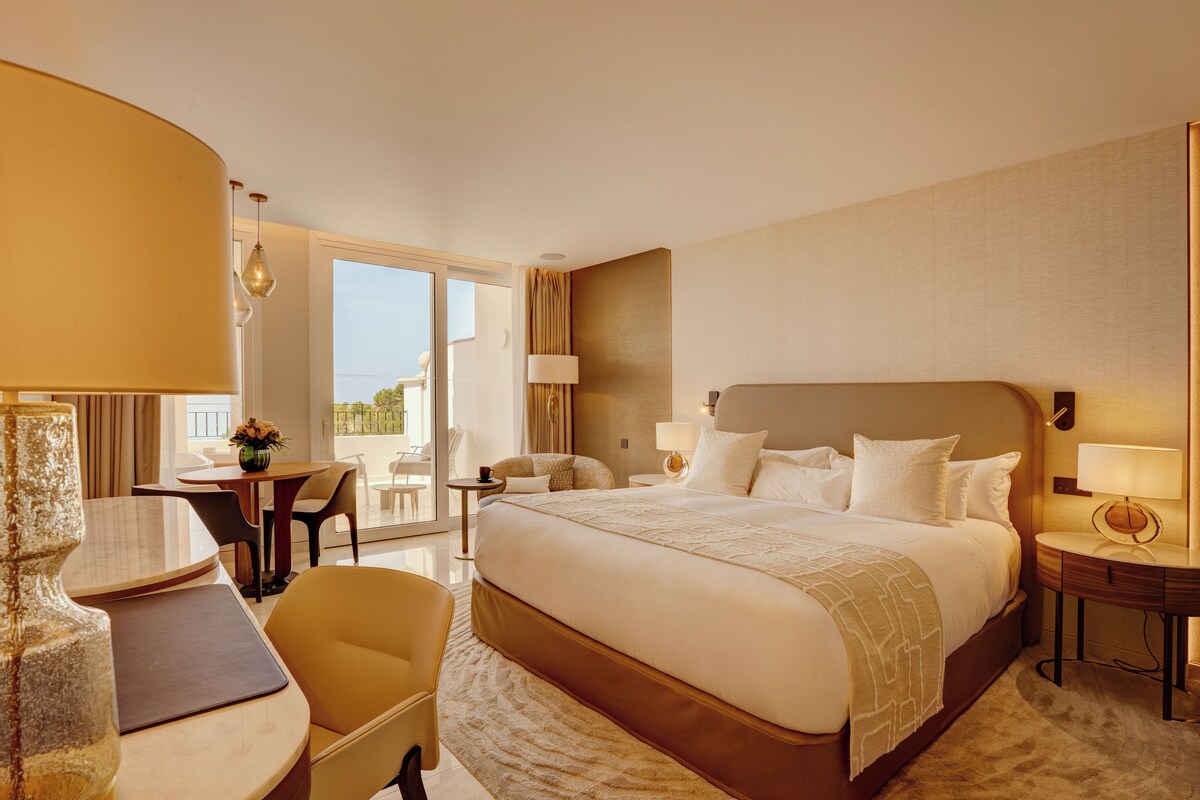 Chambre Prestige double ou avec lits jumeaux | Draps en coton égyptien, literie de qualité, couette en duvet, minibar