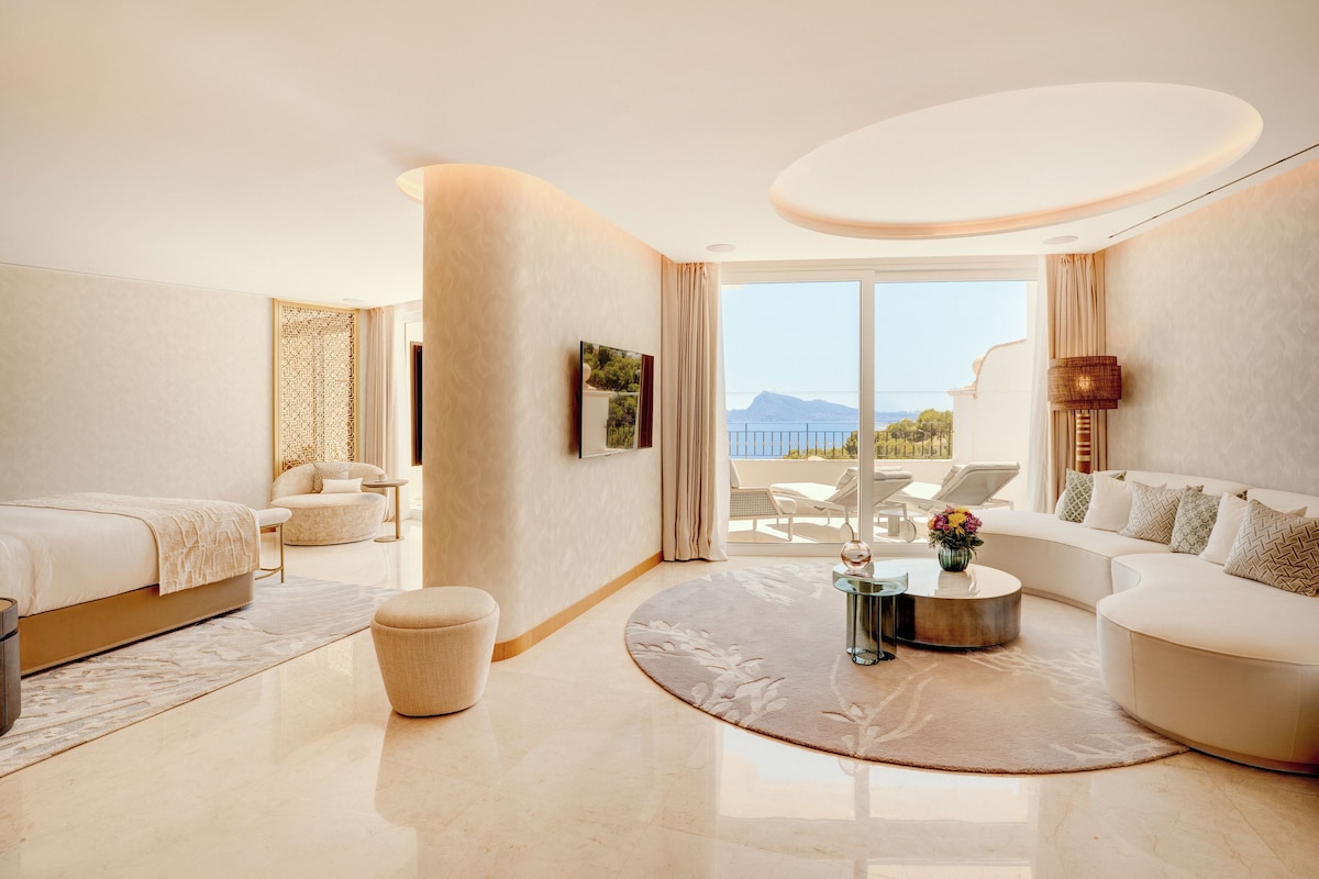 Suite majestueuse | Draps en coton égyptien, literie de qualité, couette en duvet, minibar