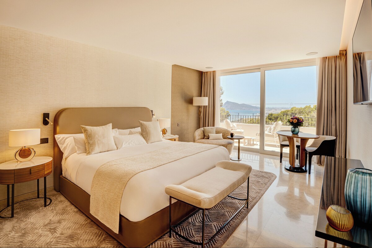 Suite, 2 chambres | Draps en coton égyptien, literie de qualité, couette en duvet, minibar