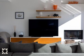 TV