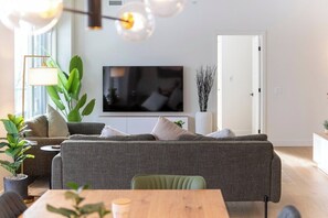 Télévision, chaîne hi-fi