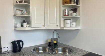 Gemütliches Zimmer mit Garten und Fitnessstudio