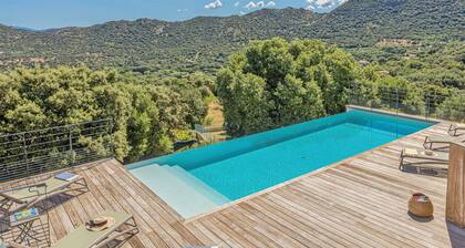 Villa Monticello, proche de l'Ile-Rousse avec piscine chauffée vue mer