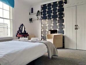 4 chambres, fer et planche à repasser, lit parapluie, Wi-Fi gratuit