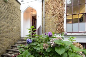 Exterior detail - The Camden Chic Townhouse - accommodates 14 guests in vibrant Camden Town (London)