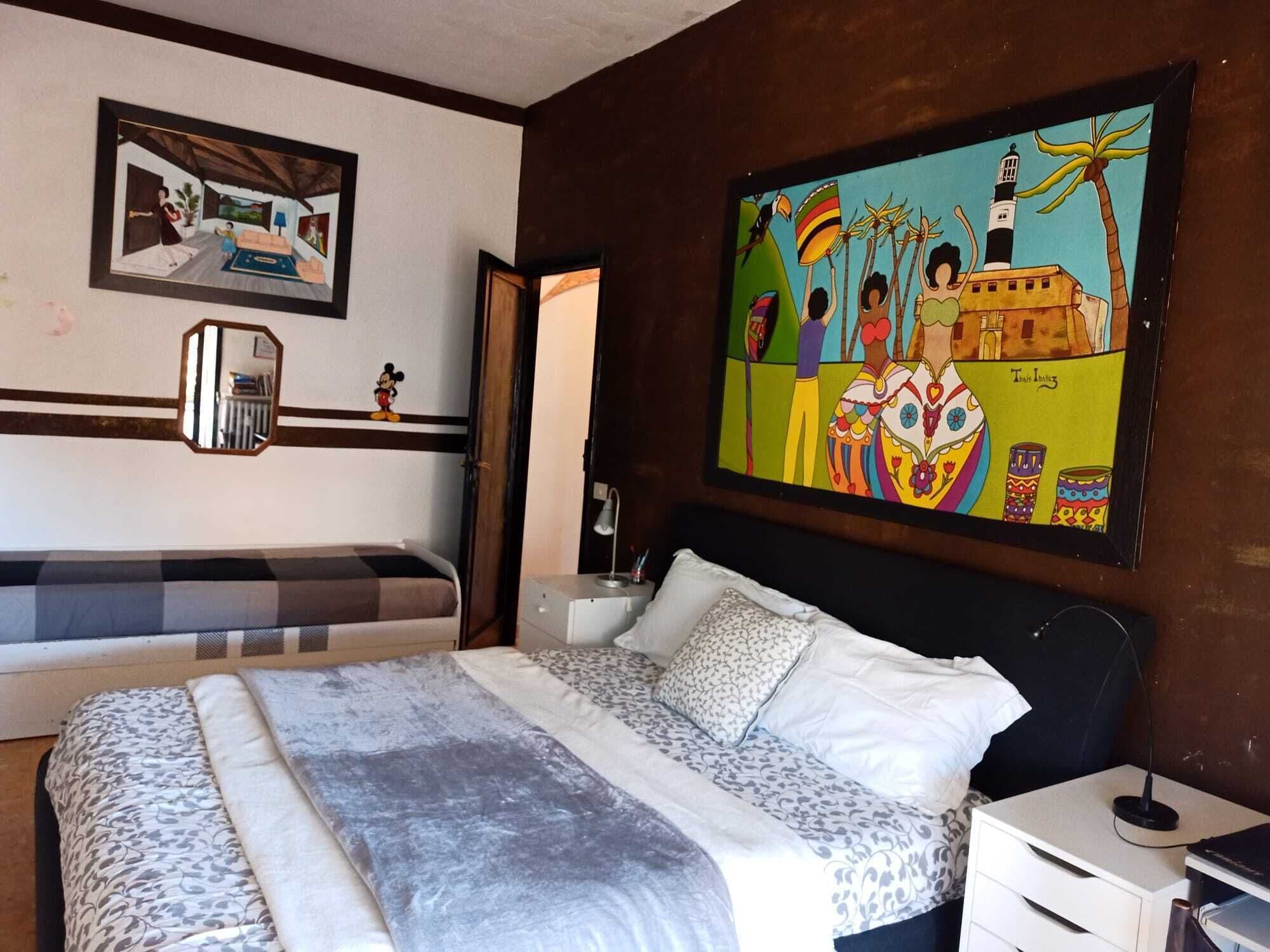 1 habitación, tabla de planchar con plancha, wifi y ropa de cama 