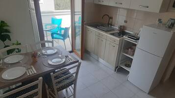 Apartment (One Bedroom Apartment with Balcony an) | Eigene Küche | Kühlschrank