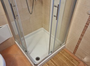 Apartment (One Bedroom Apartment with Balcony an) | Bathroom - Modern and Bright Fazana Apartment With Balcony and Sea View (Fazana)
