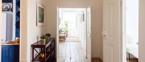 House | 4 bedrooms, desk, Internet