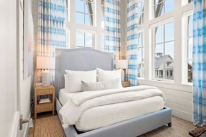 4 bedrooms, desk, iron/ironing board, free WiFi