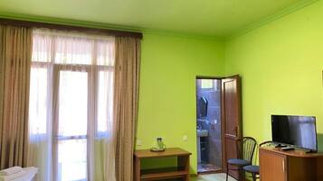 Pengeskab på værelset, strygejern/strygebræt, gratis Wi-Fi